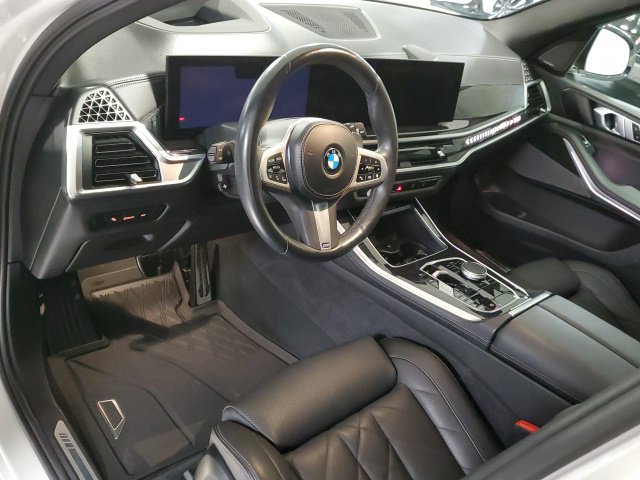 Used 2025 BMW X5 xDrive40i w/ M Sport Package AWD/4WD image 19