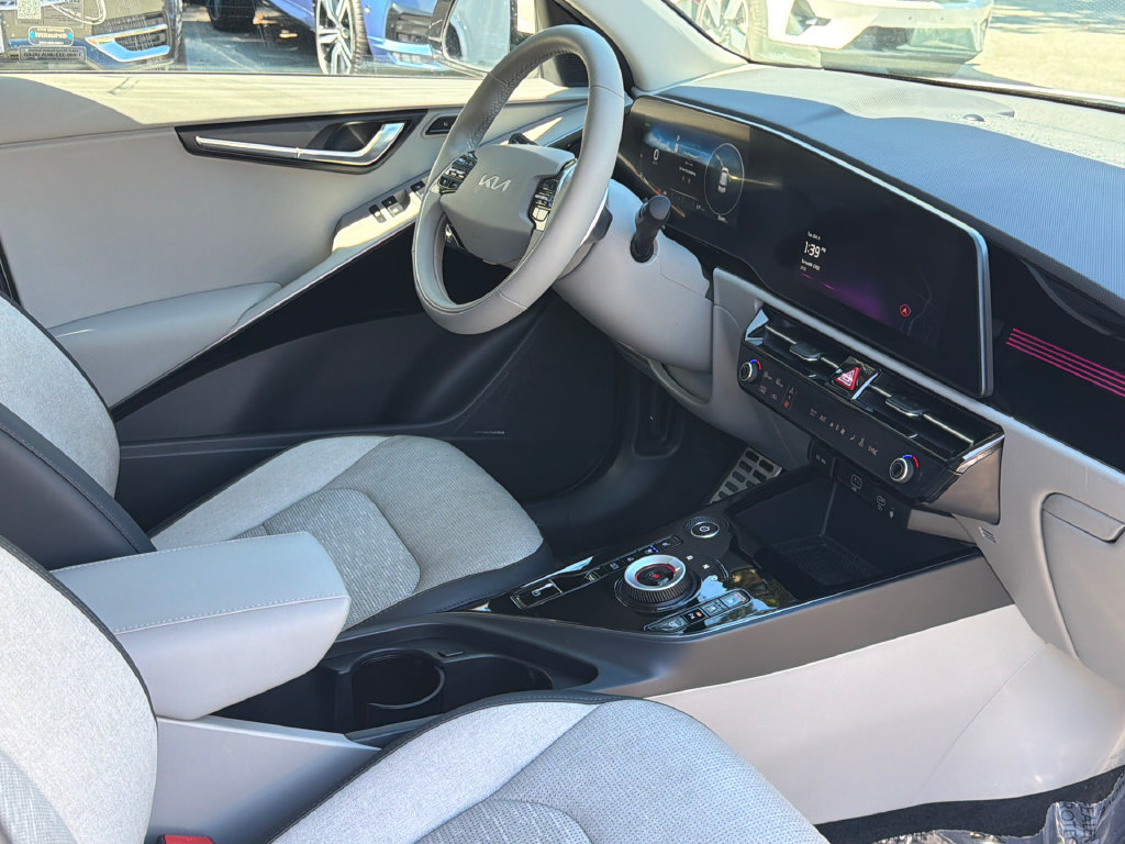 Used 2024 Kia Niro Wave w/ Wave Preserve Package FWD image 14