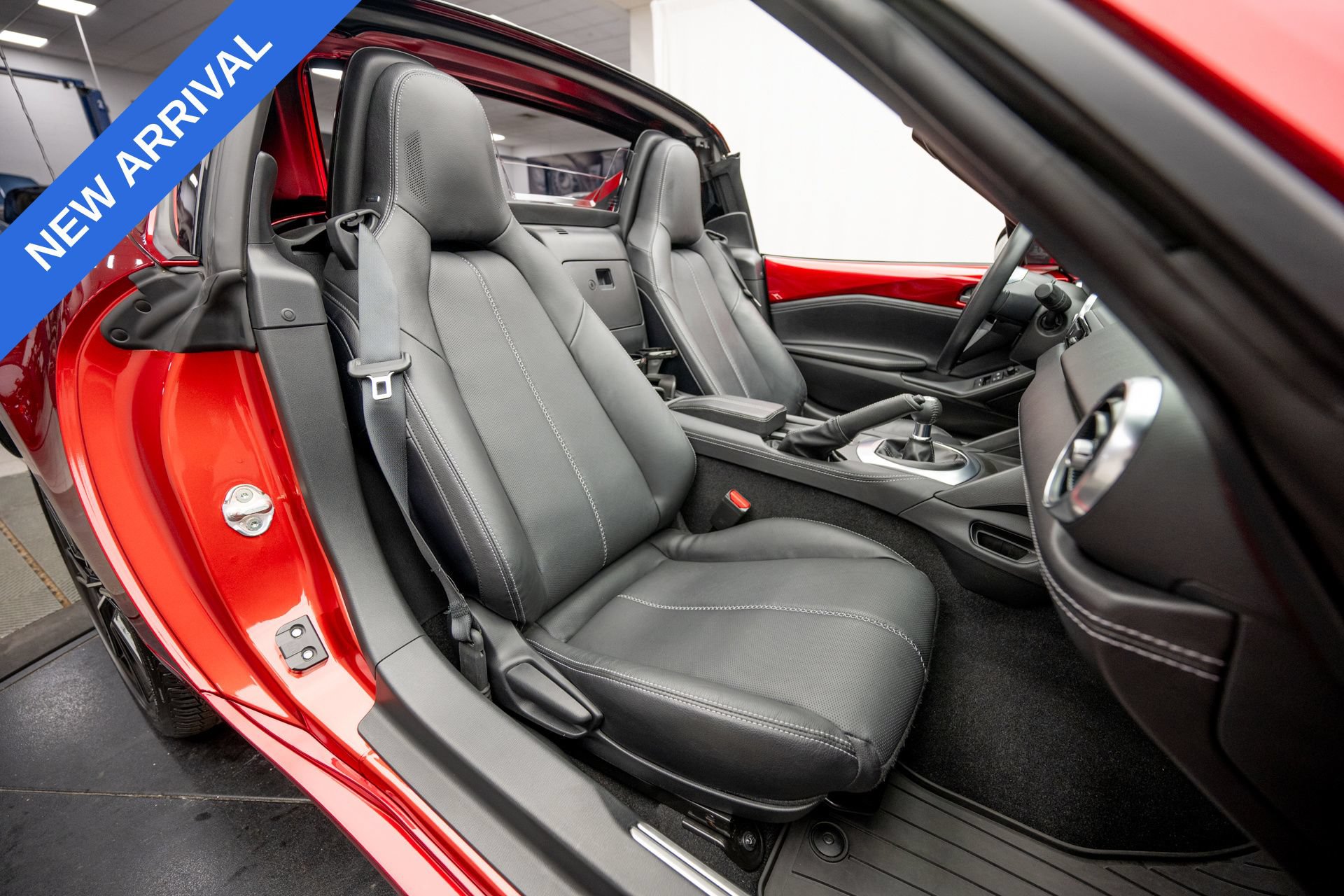 Used 2024 MAZDA MX-5 Miata RF Grand Touring RWD image 13