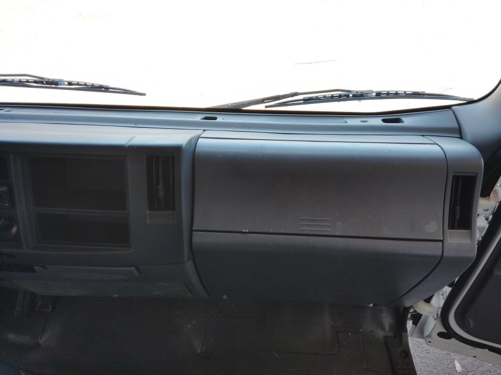 Used 2020 Isuzu NPR RWD image 26