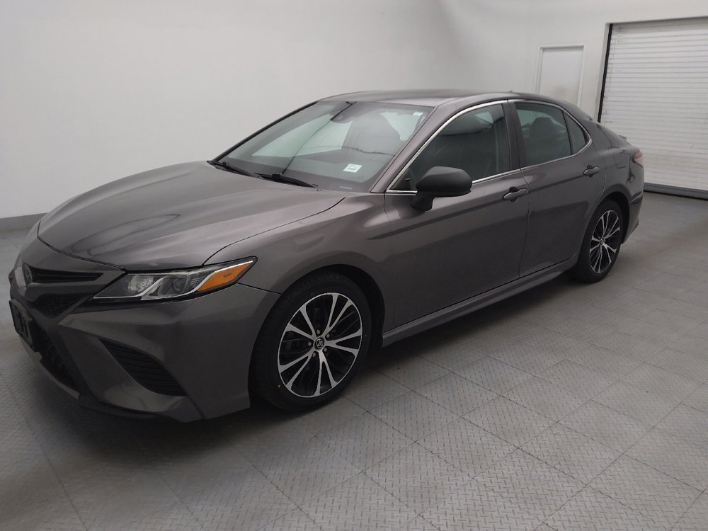Used 2019 Toyota Camry SE FWD image 2
