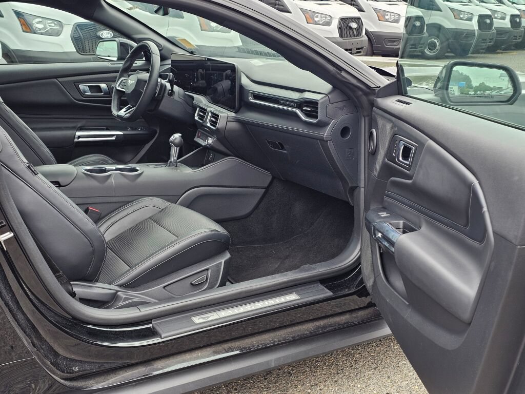 Used 2025 Ford Mustang GT Premium RWD image 13