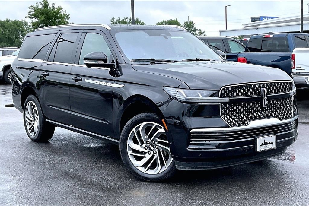 Used 2025 Lincoln Navigator L Reserve AWD/4WD image 37