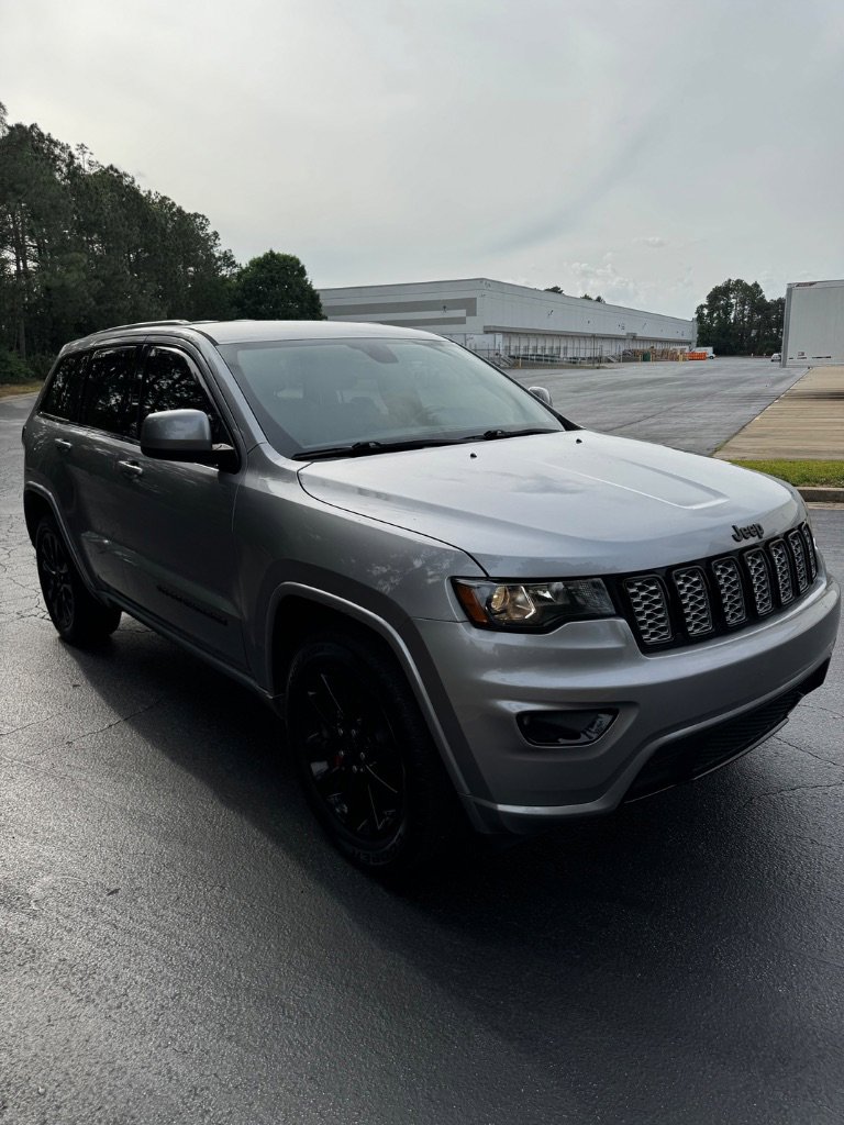Used 2019 Jeep Grand Cherokee Altitude RWD image 11