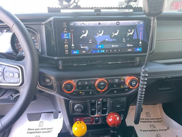 Used 2025 Jeep Gladiator Mojave w/ Convenience Group AWD/4WD image 19