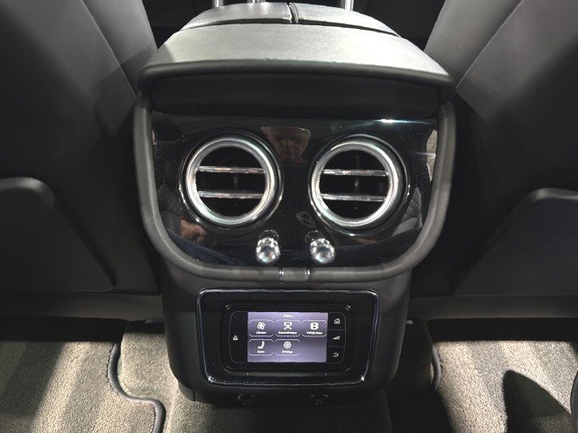Used 2017 Bentley Bentayga image 57