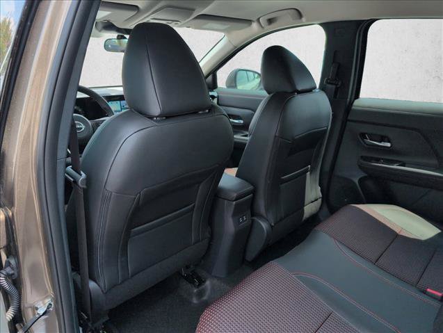 New 2025 Nissan Kicks SR w/ Illumination Package FWD image 15