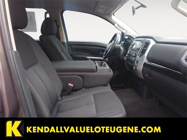 Used 2017 Nissan Titan SV image 15