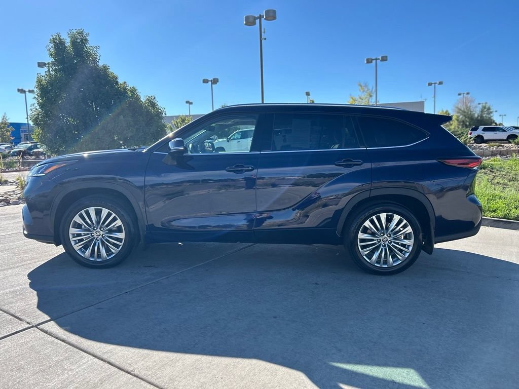 Used 2026 Toyota Highlander Limited AWD/4WD image 4