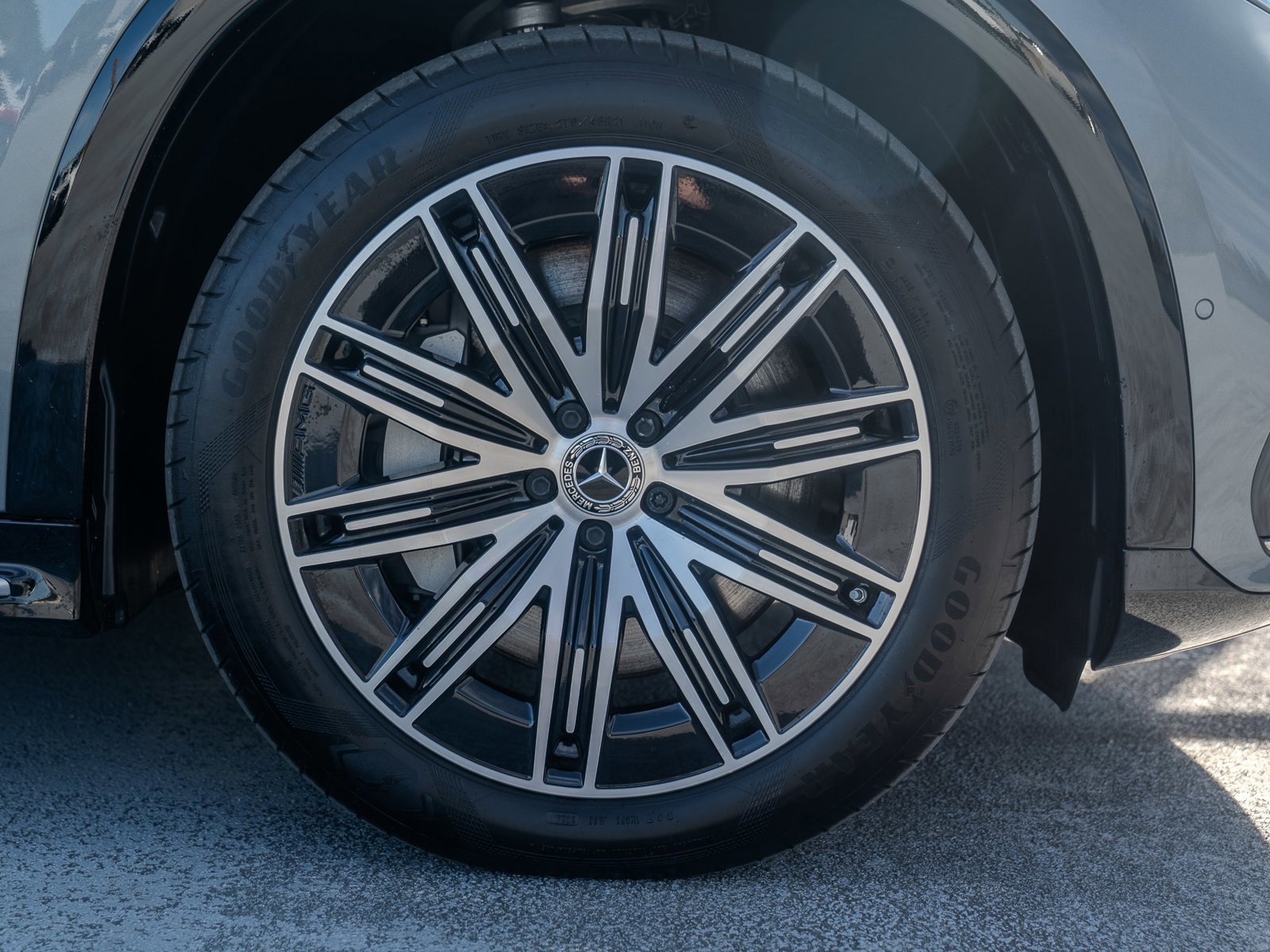 Used 2025 Mercedes-Benz EQS 580 4MATIC SUV image 17