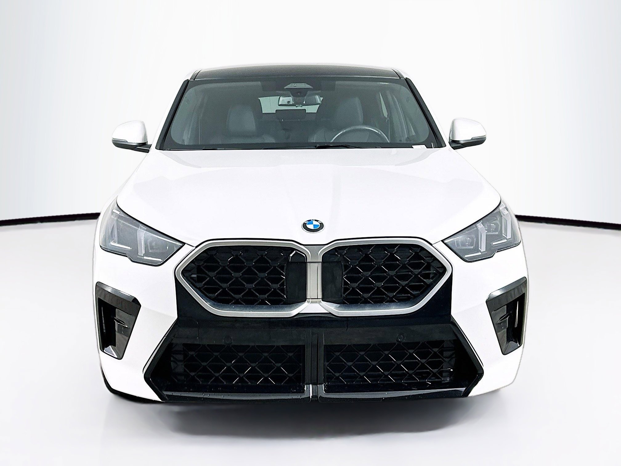 Used 2025 BMW X2 xDrive28i image 2