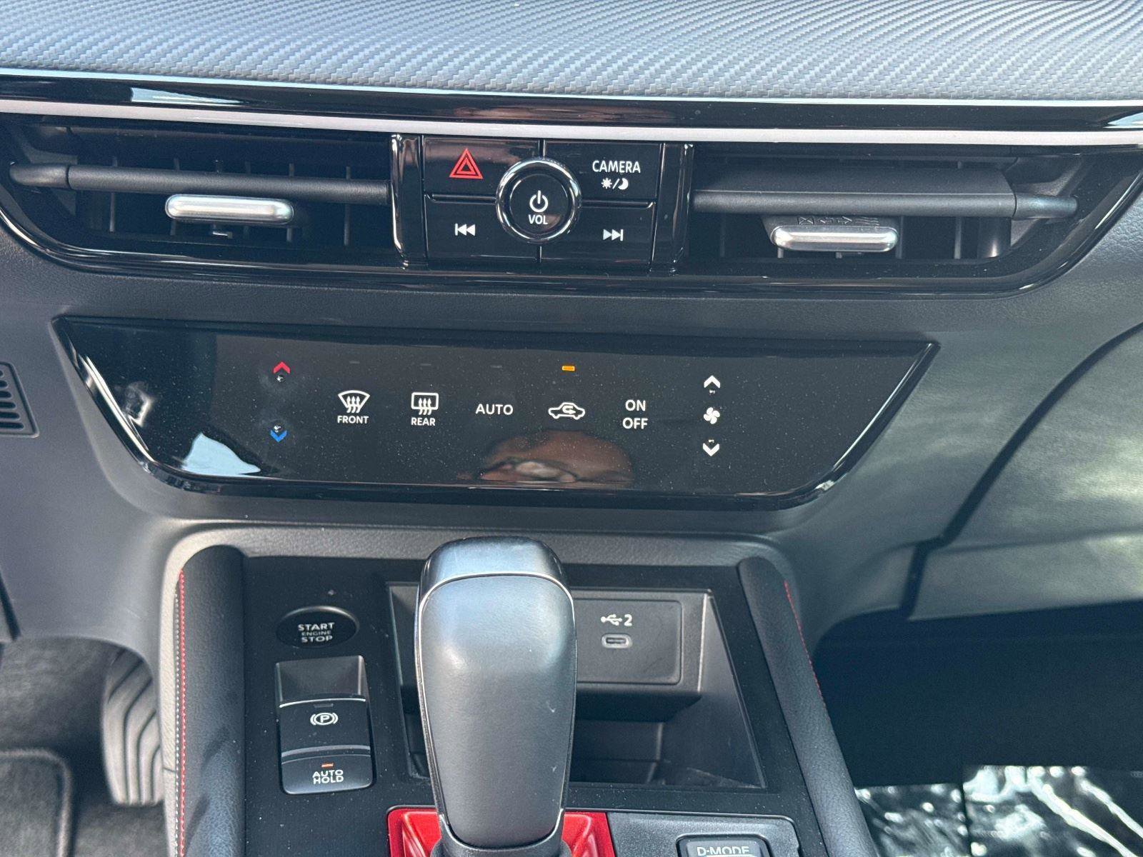 Used 2025 Nissan Kicks SR AWD/4WD image 23