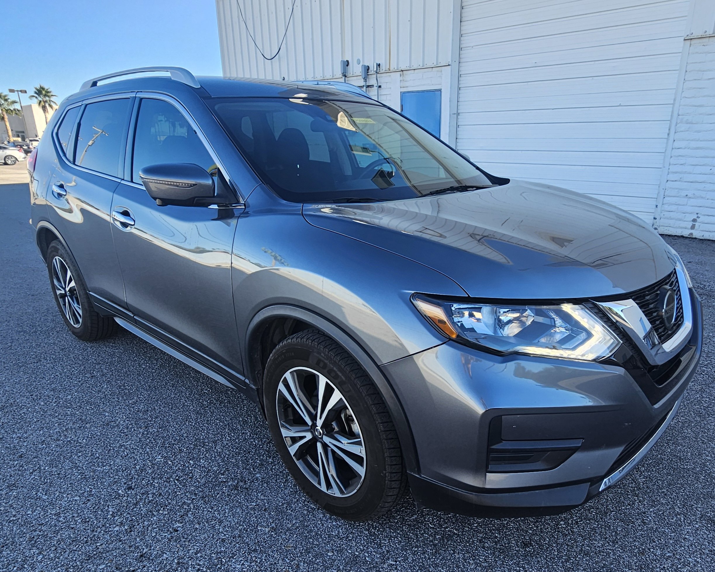 Used 2020 Nissan Rogue SV w/ Premium Package image 3
