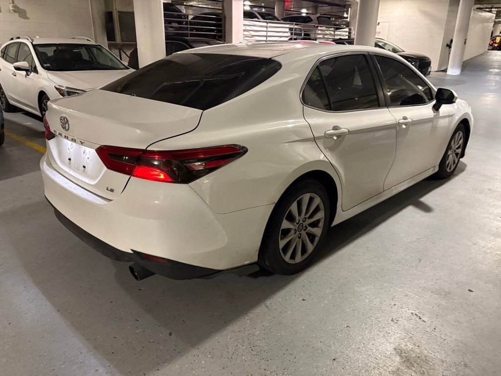 Used 2018 Toyota Camry LE image 7