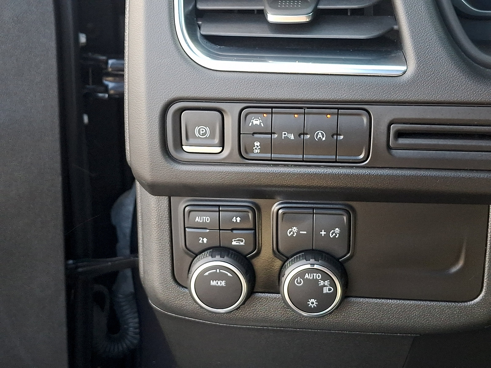 Certified 2023 Chevrolet Suburban RST AWD/4WD image 25