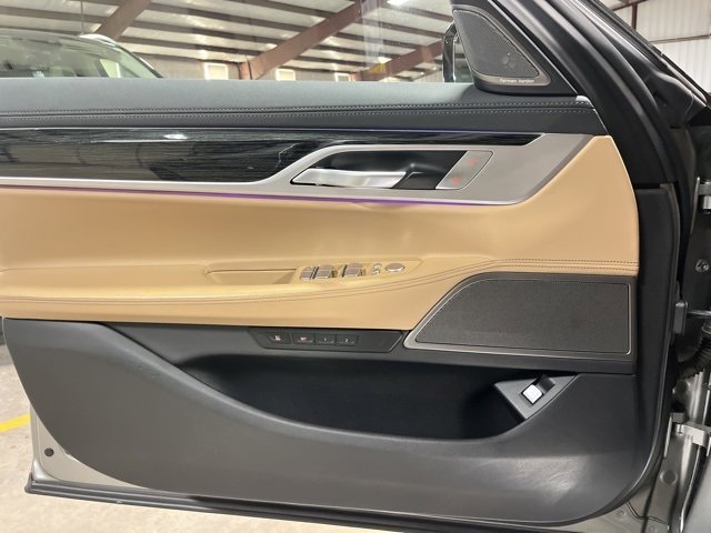 Used 2021 BMW 750i xDrive w/ M Sport Package image 24