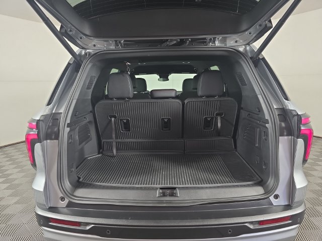 Used 2024 Chevrolet Traverse Z71 w/ LPO, Floor Liner Package AWD/4WD image 20