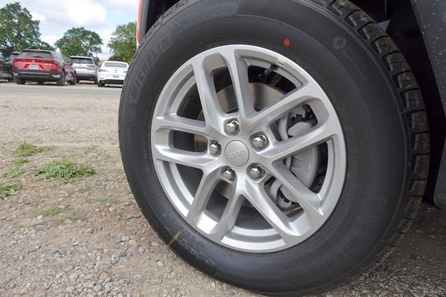 New 2025 Jeep Grand Cherokee Laredo X image 11