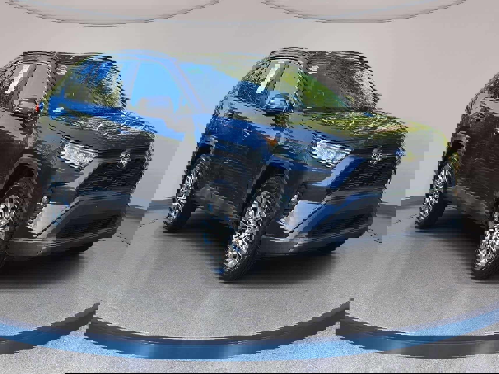 Used 2019 Toyota RAV4 XLE Premium image 3