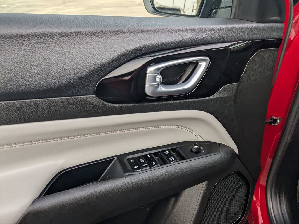 Used 2025 Jeep Compass Limited image 15