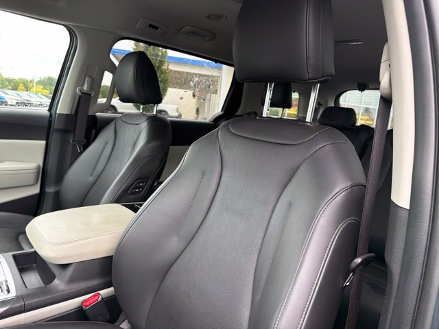Used 2024 Kia Carnival SX FWD image 12