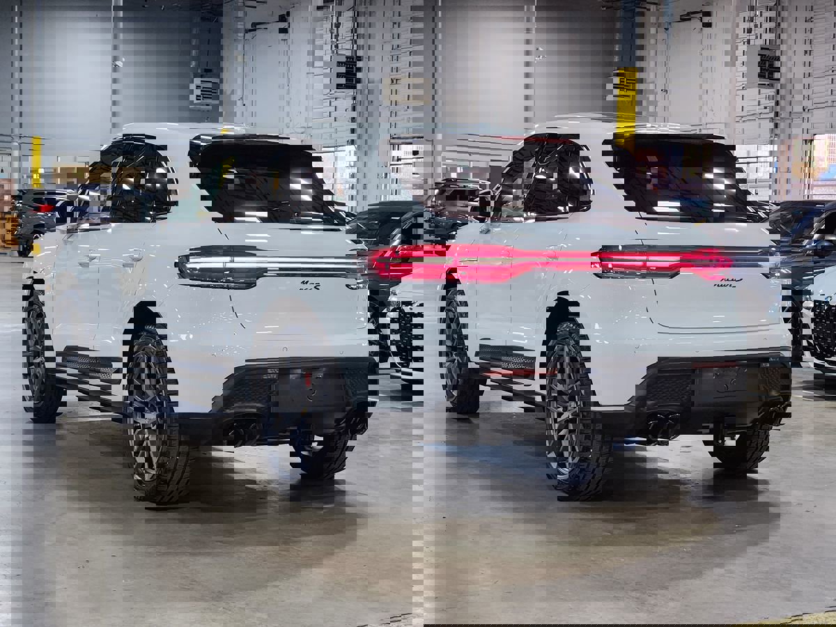 Used 2023 Porsche Macan S image 11