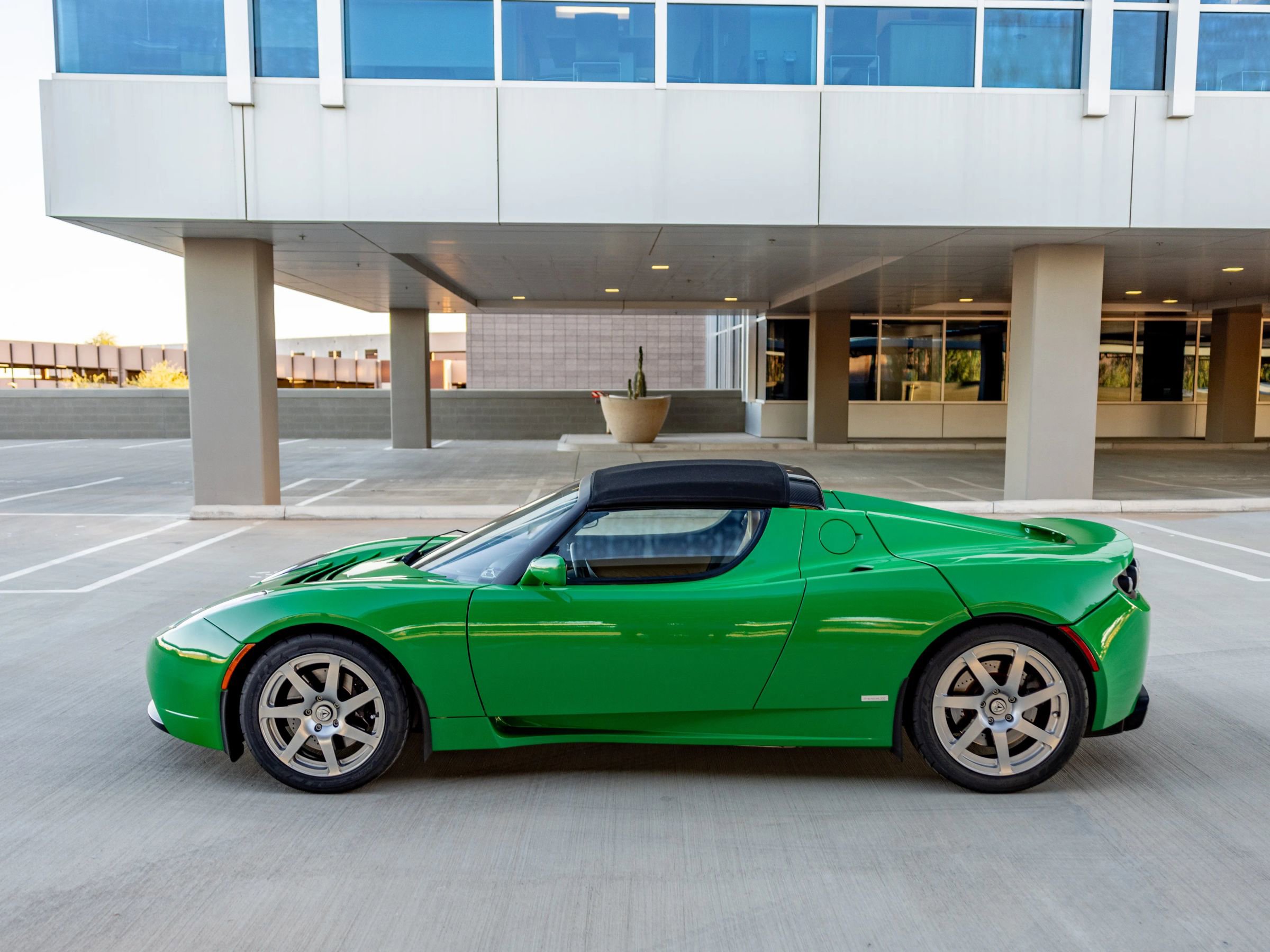Used 2008 Tesla Roadster image 25