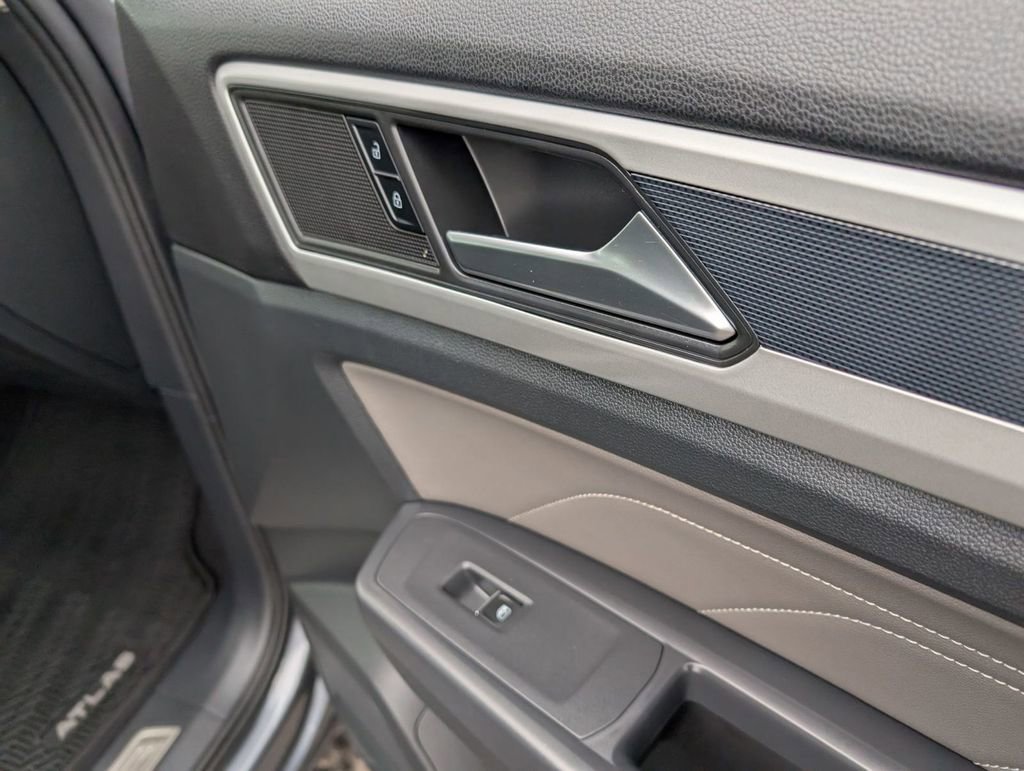 Used 2021 Volkswagen Atlas SE image 48