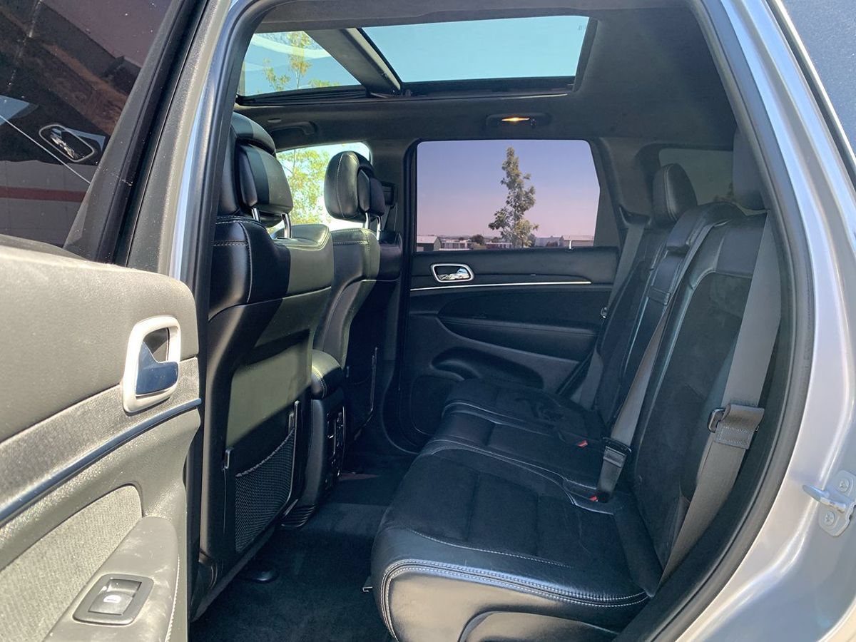 Used 2015 Jeep Grand Cherokee SRT w/ Luxury Group II AWD/4WD image 32