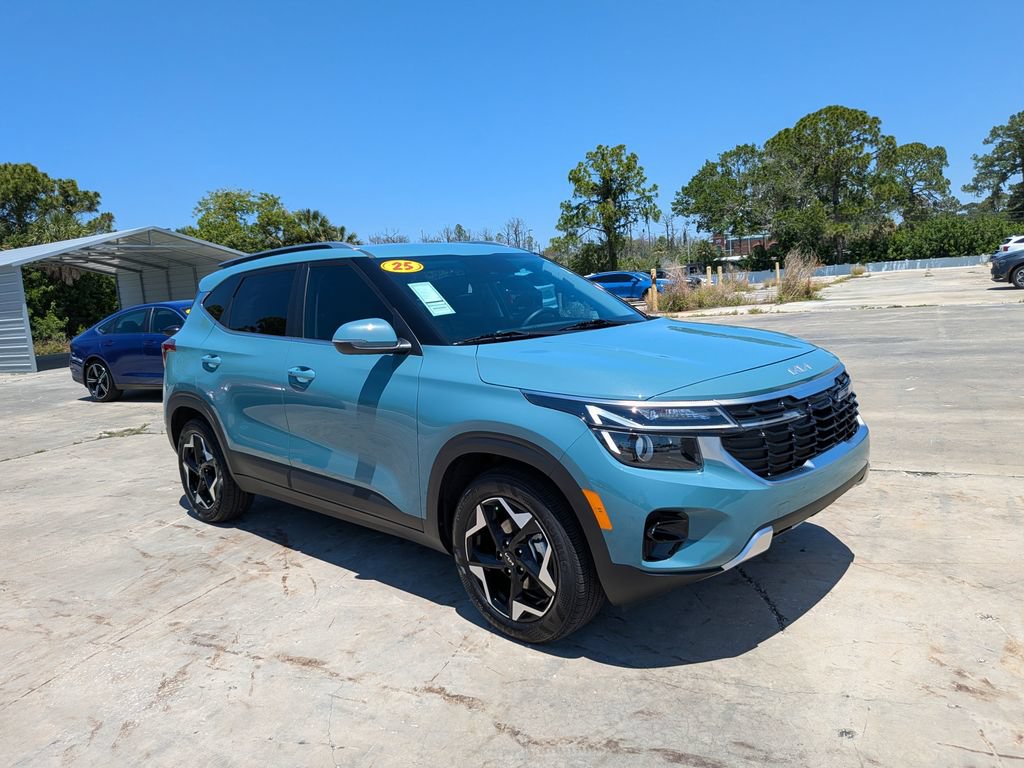 Certified 2025 Kia Seltos EX FWD image 2