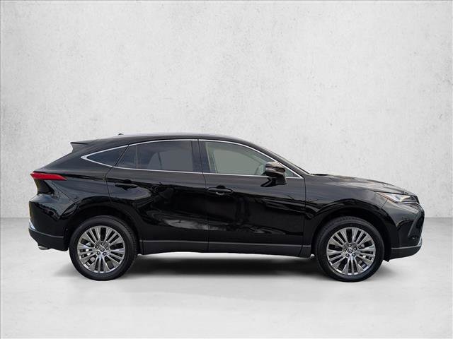 Used 2022 Toyota Venza XLE image 4