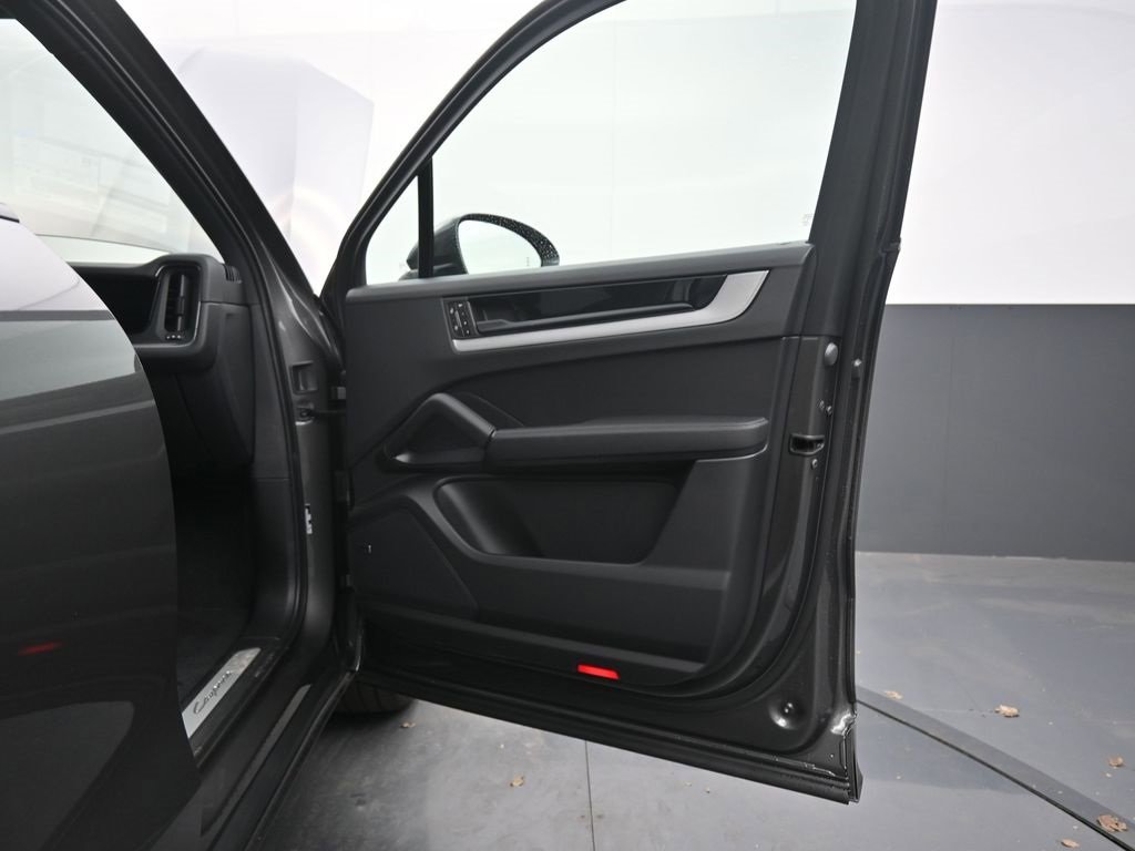Certified 2025 Porsche Cayenne image 15