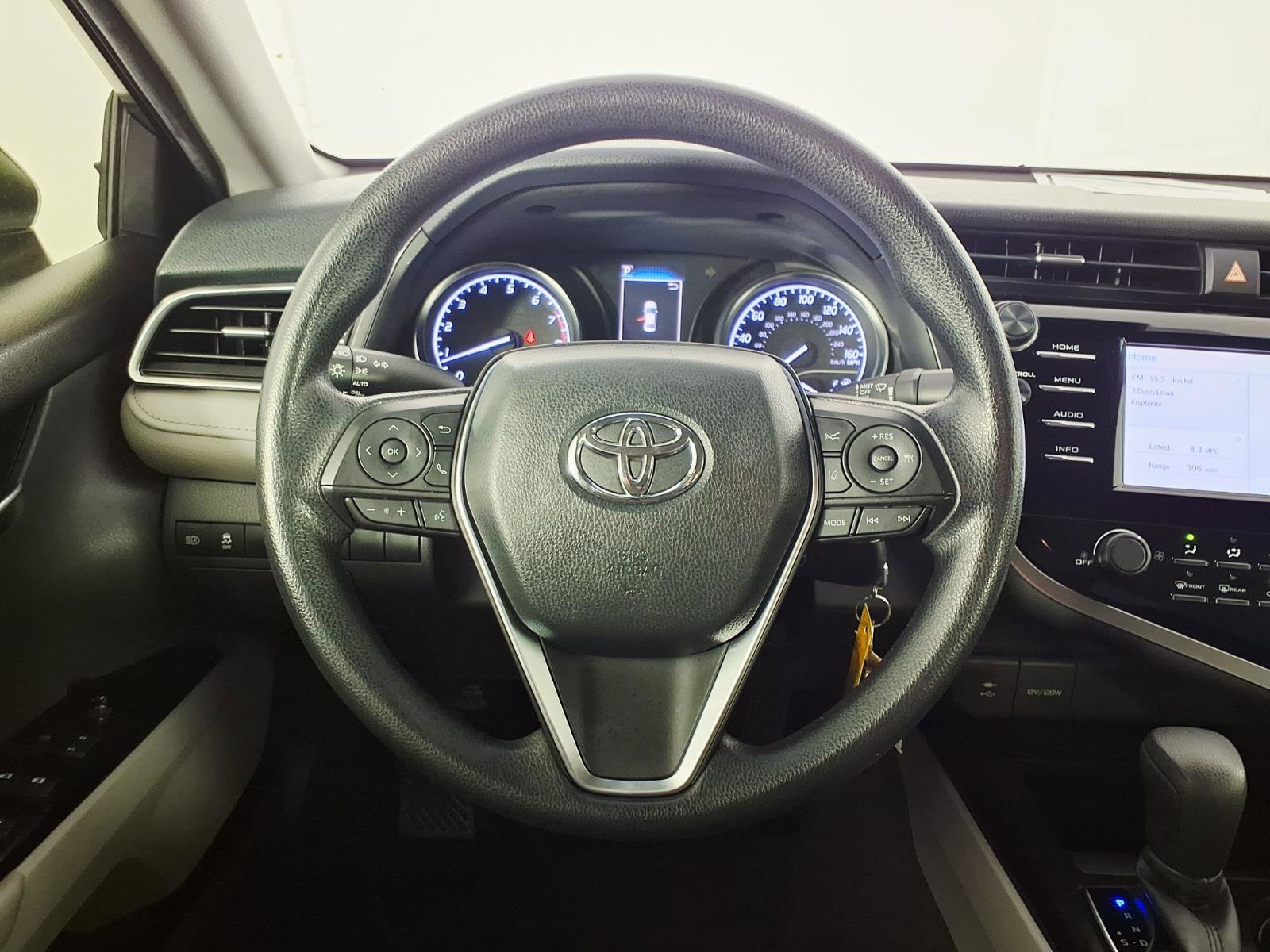 Used 2018 Toyota Camry LE FWD image 15