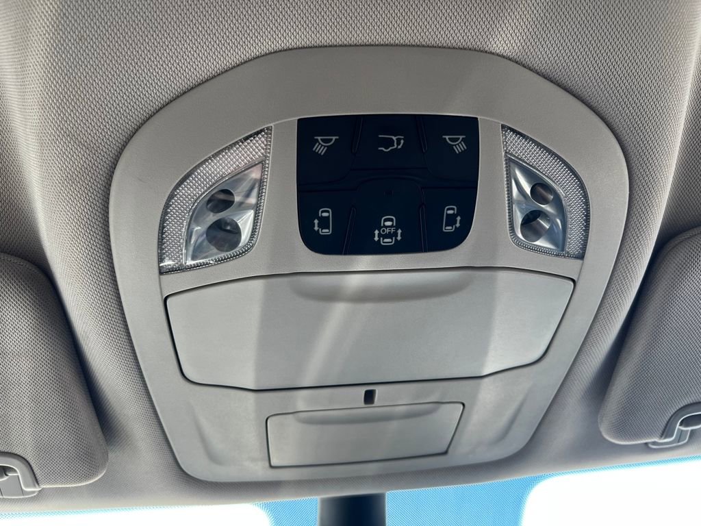 Used 2024 Chrysler Pacifica Touring-L image 37