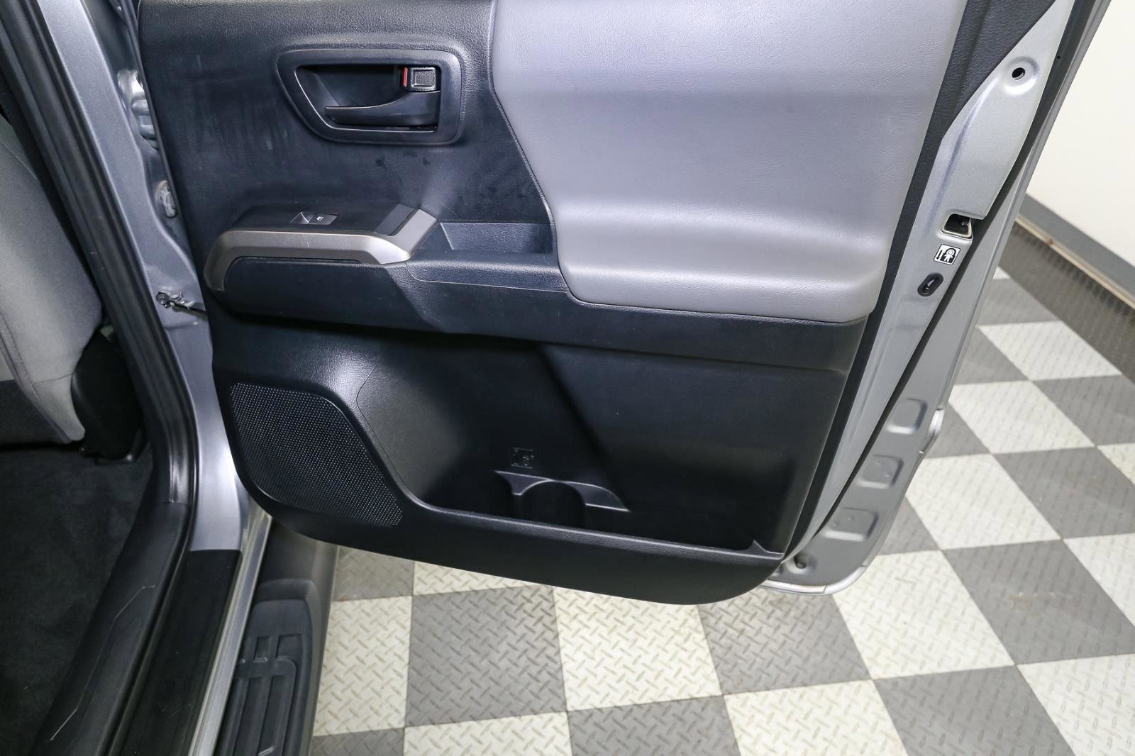 Used 2017 Toyota Tacoma SR5 image 21