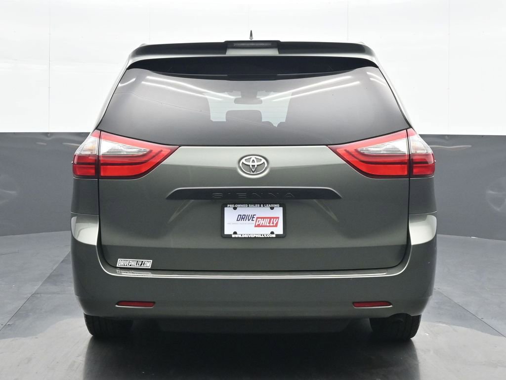 Used 2020 Toyota Sienna L image 5