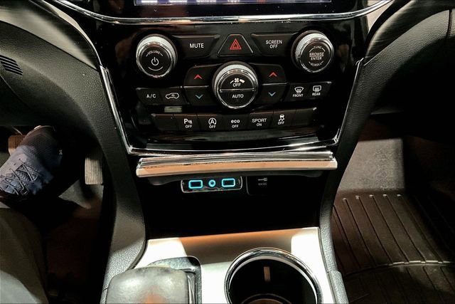 Used 2020 Jeep Grand Cherokee Altitude image 16