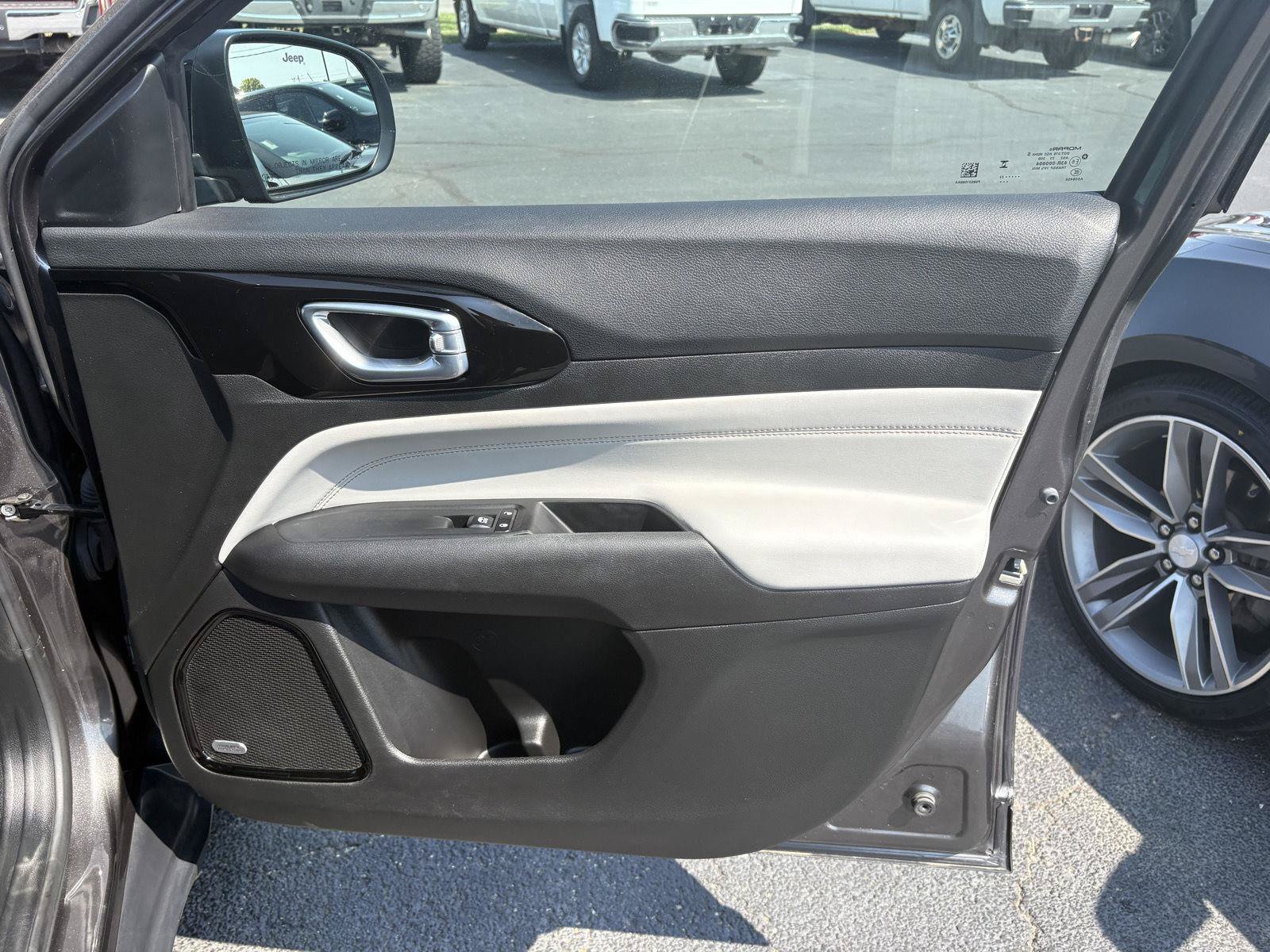 Used 2023 Jeep Compass Limited w/ Sun and Sound Group AWD/4WD image 19