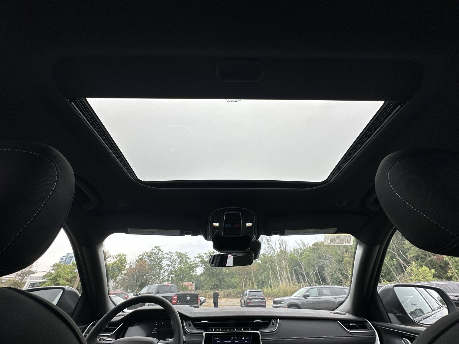 New 2025 Jeep Grand Cherokee Laredo X w/ Luxury Tech Group I image 23