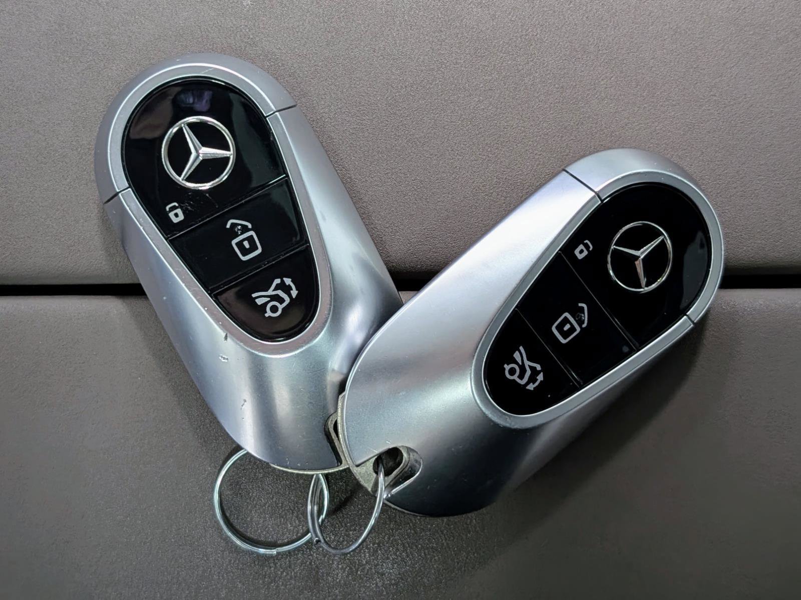 Used 2023 Mercedes-Benz EQS 580 4MATIC SUV image 44