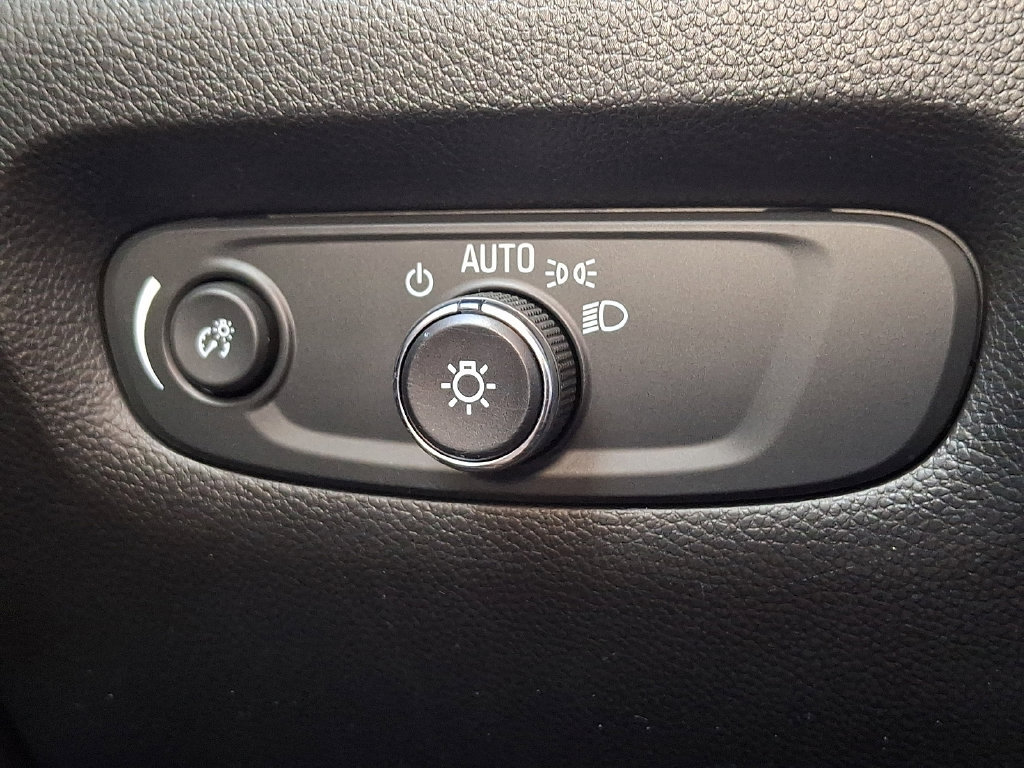 Used 2023 Chevrolet Traverse LT w/ Midnight/Sport Edition AWD/4WD image 29