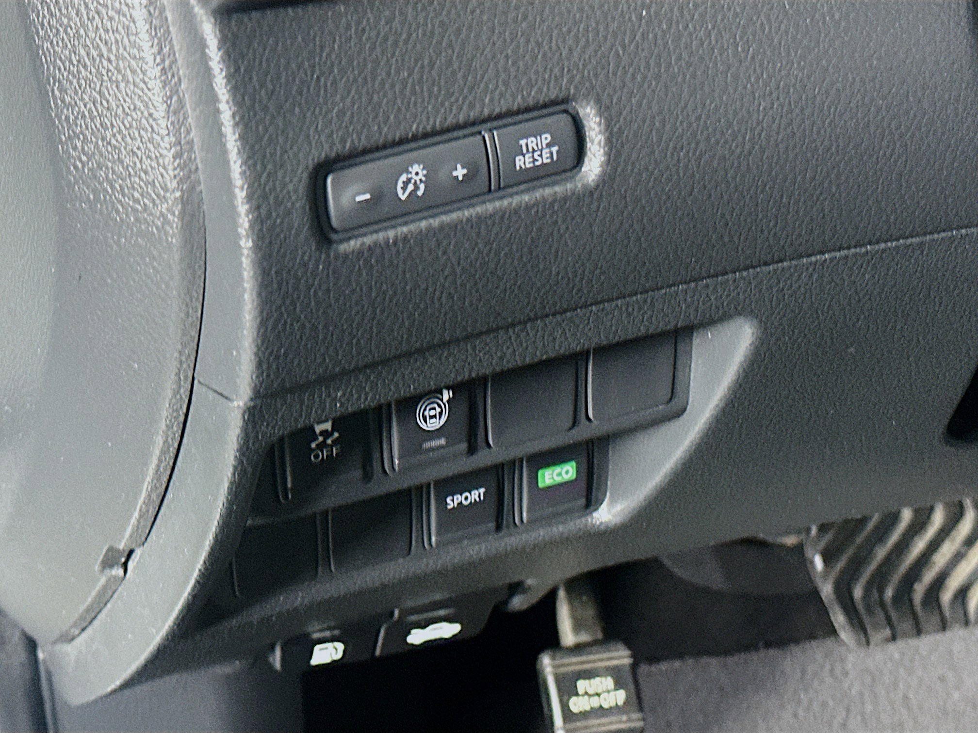 Used 2017 Nissan Rogue SV image 17