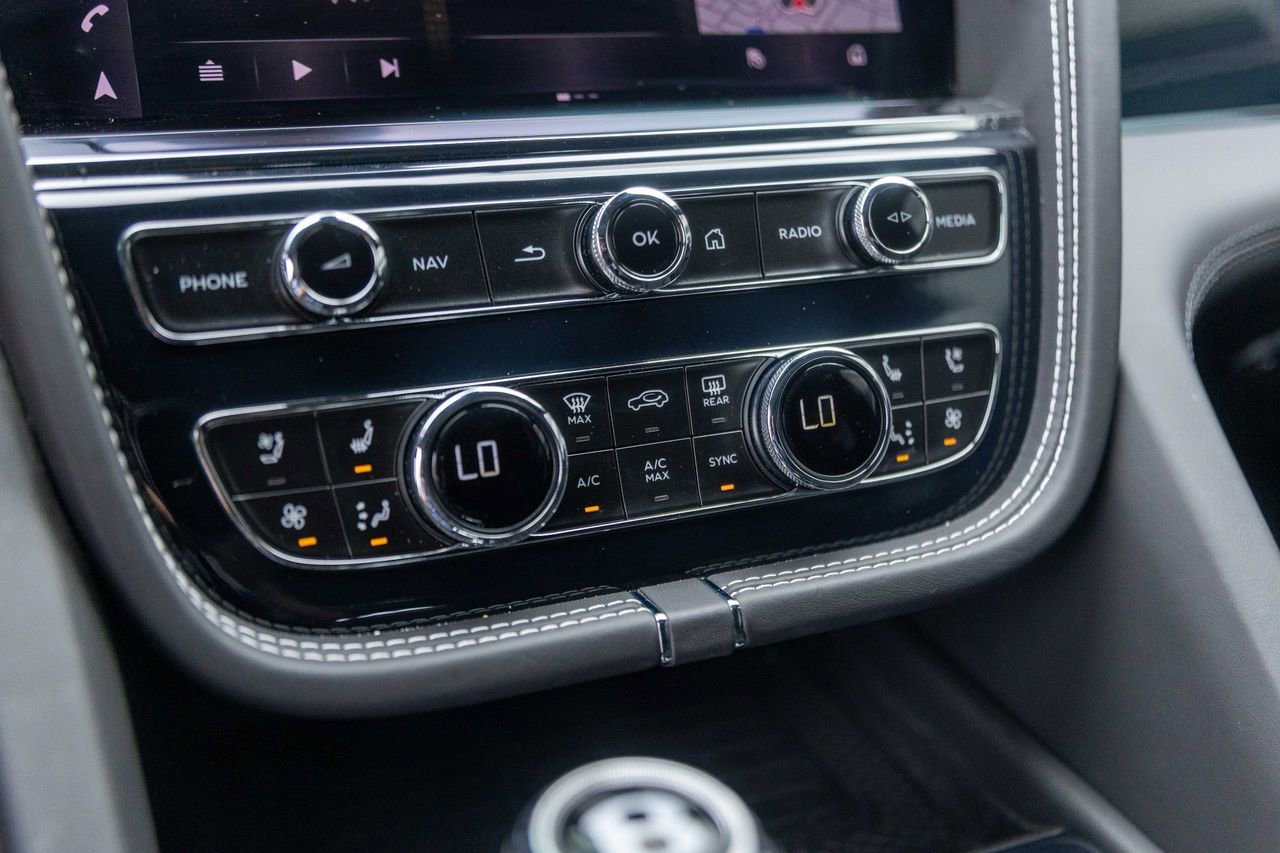 Used 2024 Bentley Bentayga AWD/4WD image 36