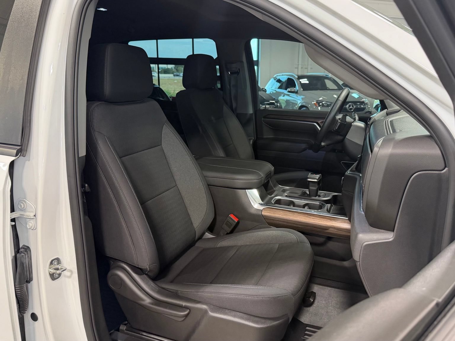 Used 2024 Chevrolet Silverado 1500 LT Trail Boss w/ Convenience Package II AWD/4WD image 33