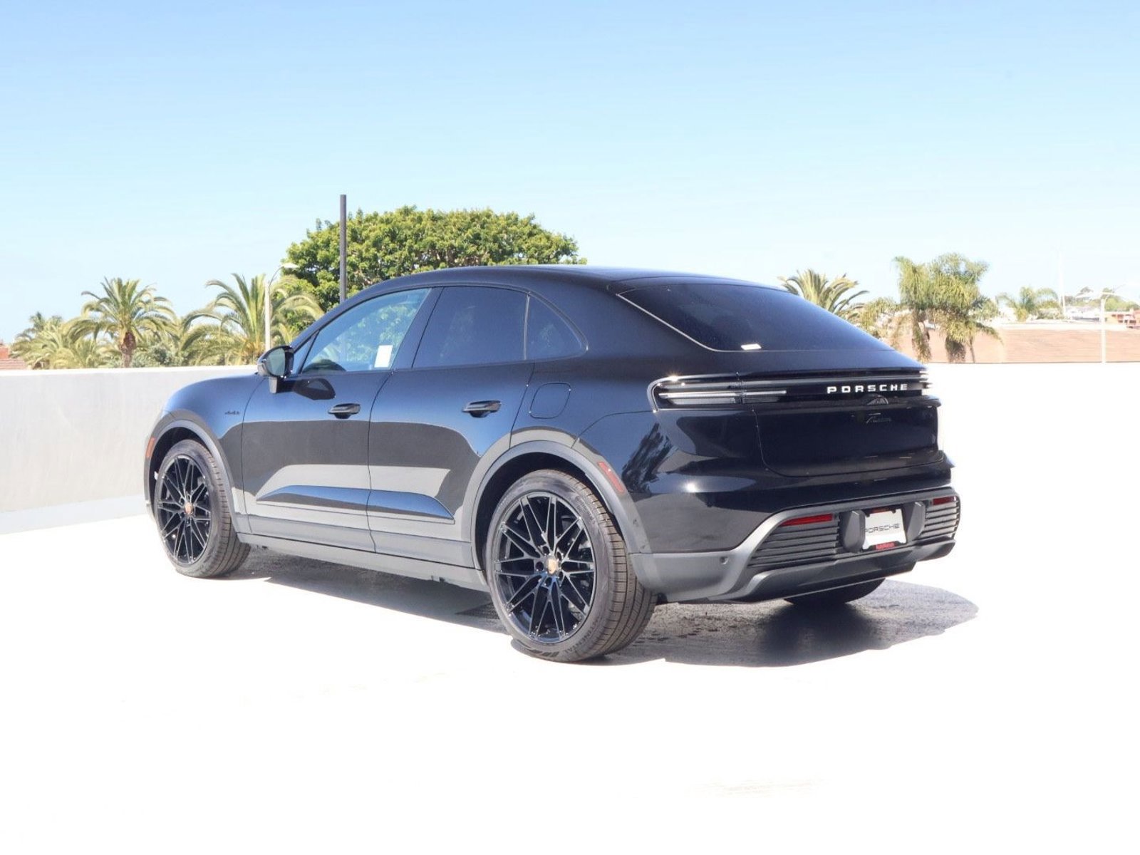 New 2026 Porsche Macan Electric RWD video 3