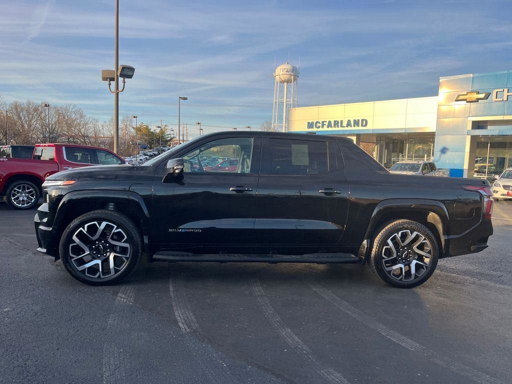Used 2025 Chevrolet Silverado EV RST image 2