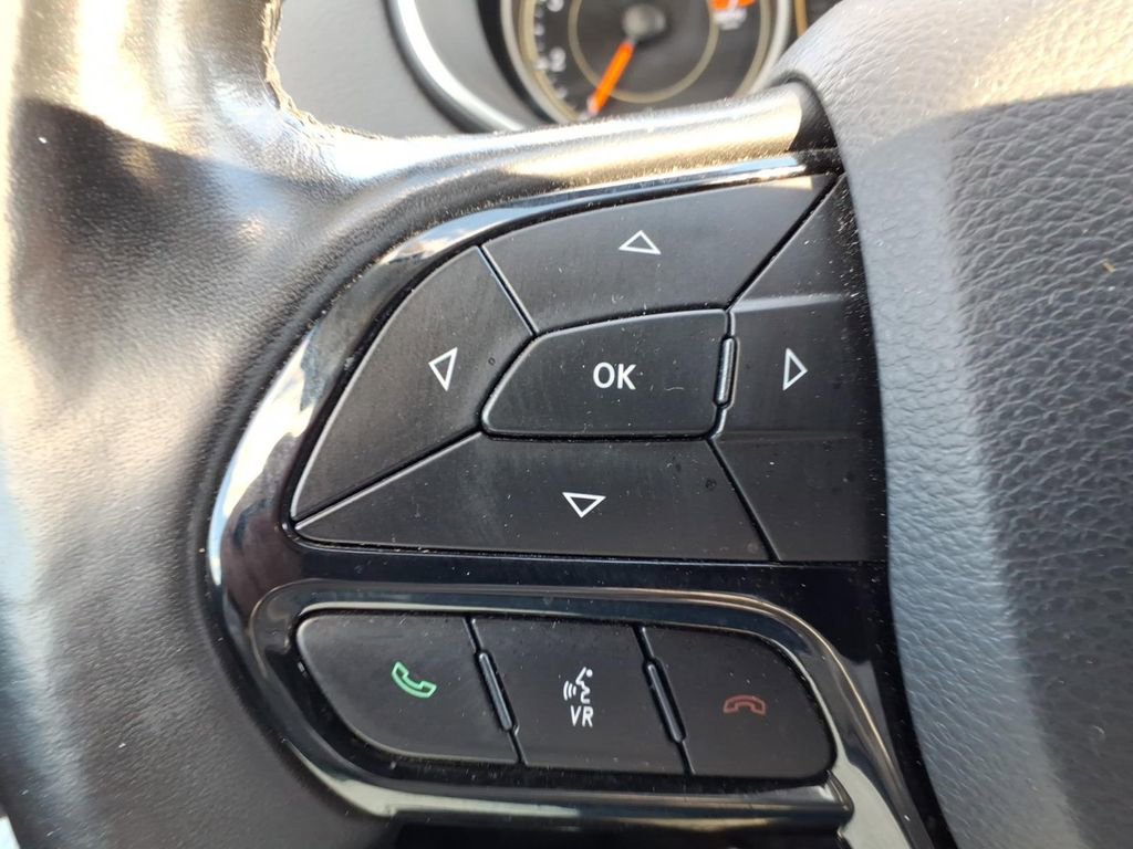 Used 2020 Jeep Cherokee Latitude Plus image 19