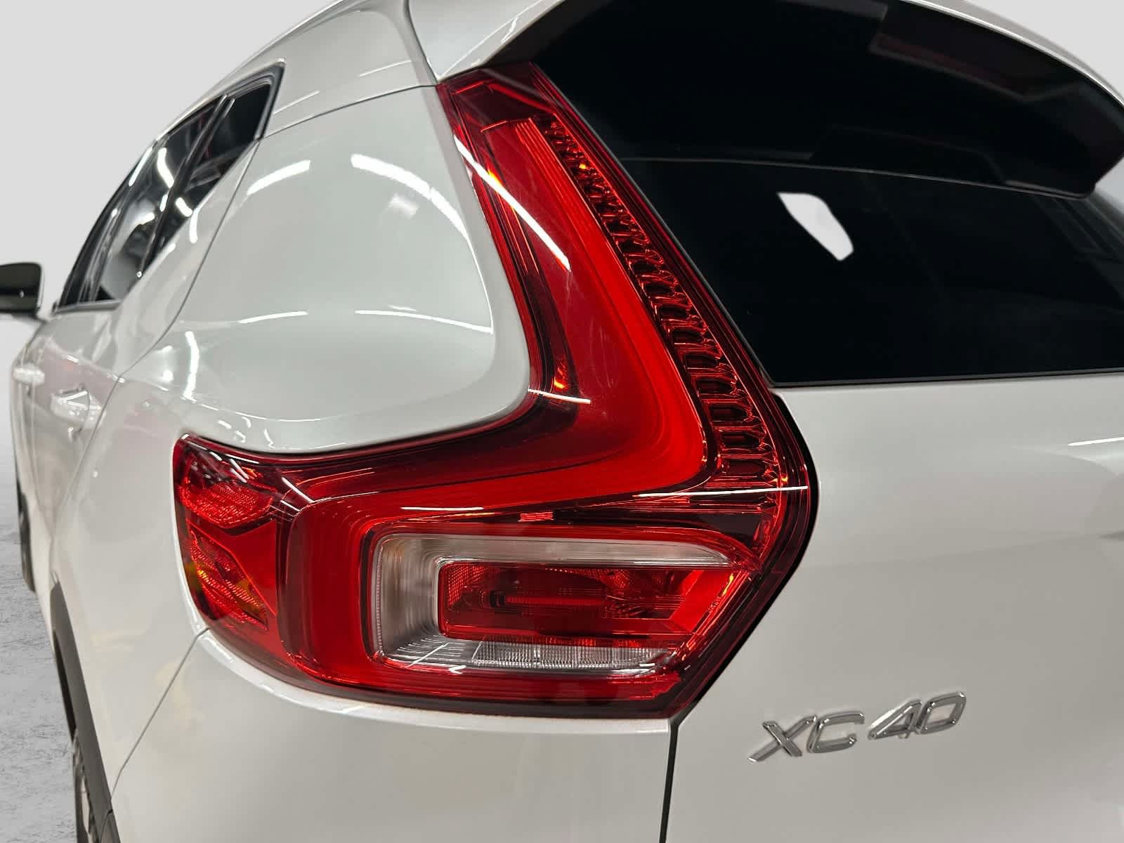 Used 2022 Volvo XC40 T5 Momentum AWD/4WD image 10