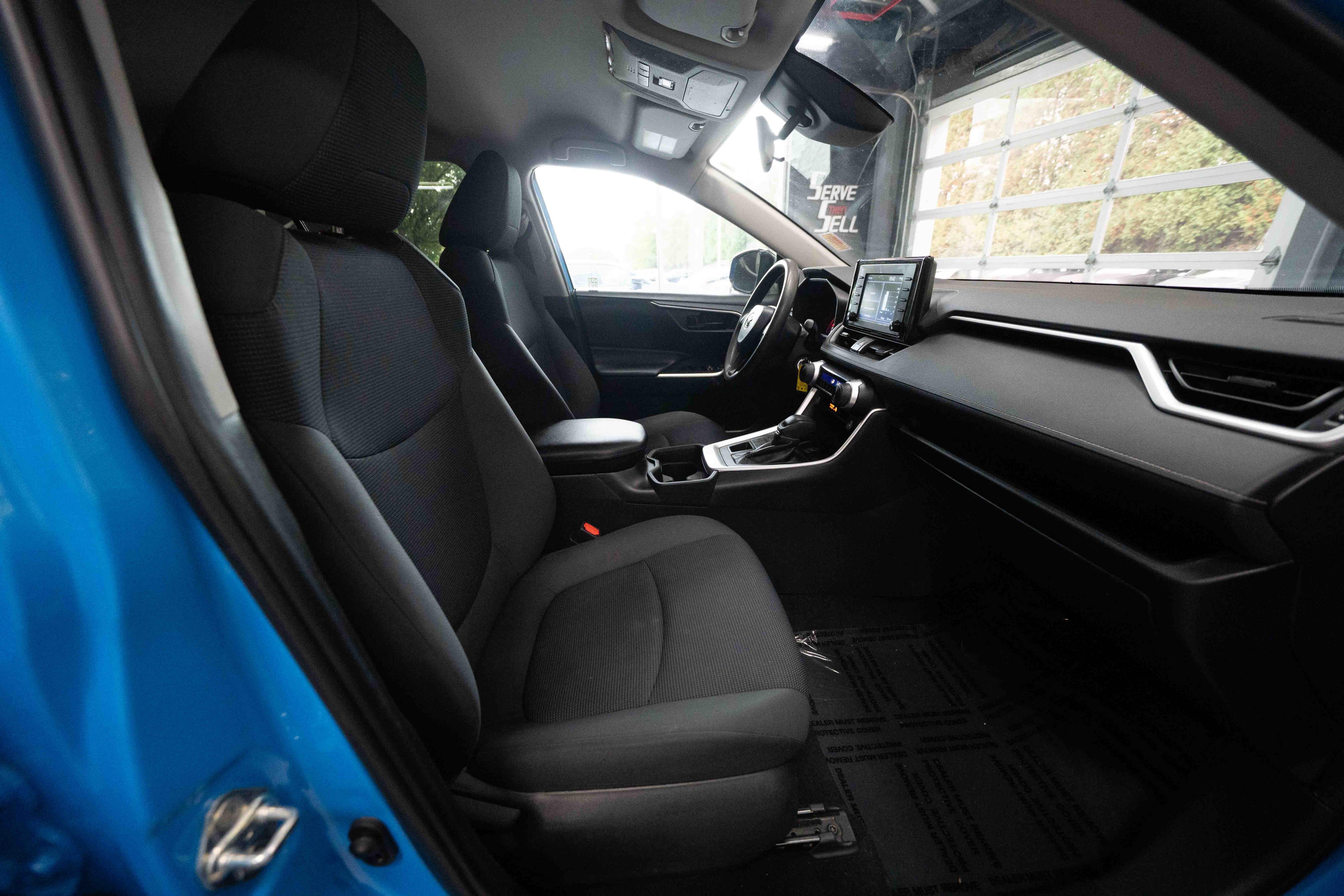 Used 2019 Toyota RAV4 LE w/ Carpet Mat Package AWD/4WD image 27