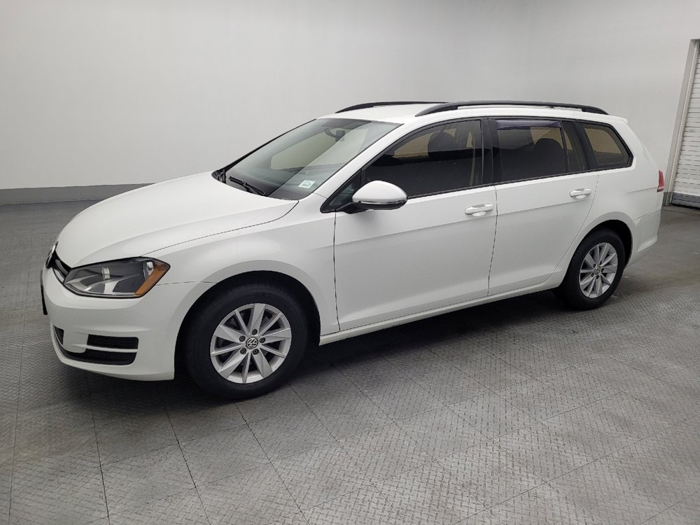 Used 2016 Volkswagen Golf S image 2
